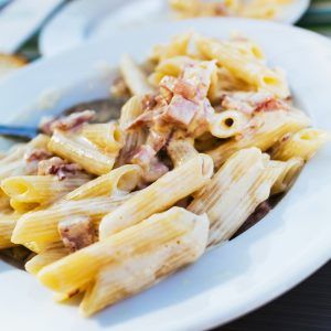 macarrones con salsa carbonara