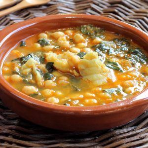 Potaje de garbanzos, bacalao y acelgas